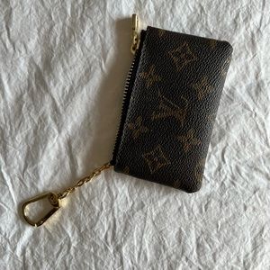 LV change purse, excellent used condition.